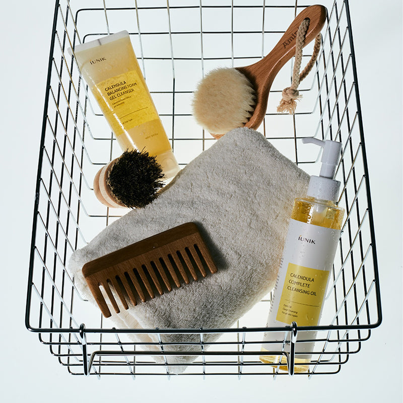 iUNIK Calendula Balancing Foam Gel Cleanser, product photo 7